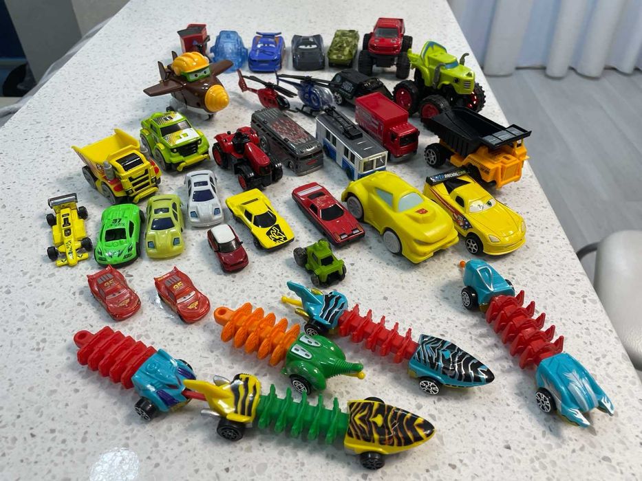 Продаю Велику Колекцію Іграшкових Машинок та Спецтехніки!