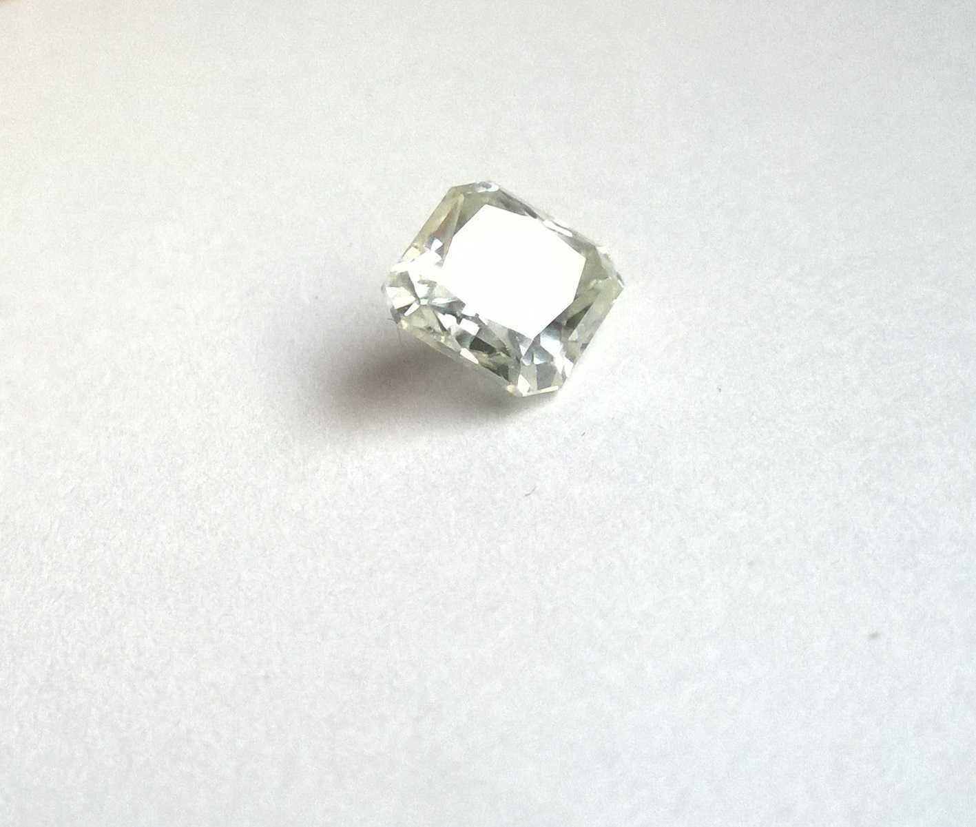 4 Ct   Biały Moissanit   10  mm   VVS1    octagon