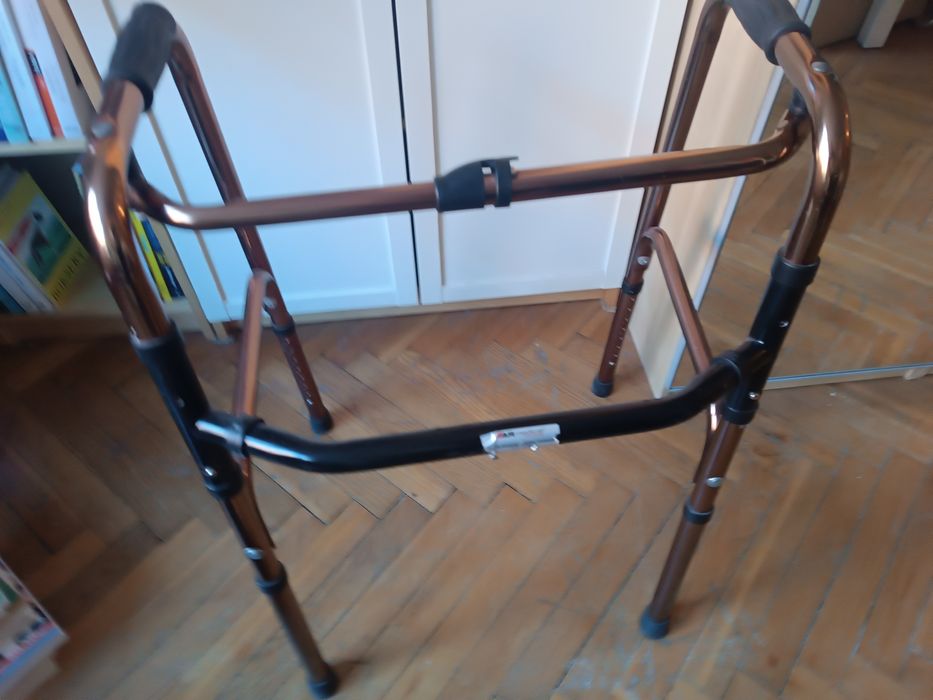 Chodzik regulowany z rączkami