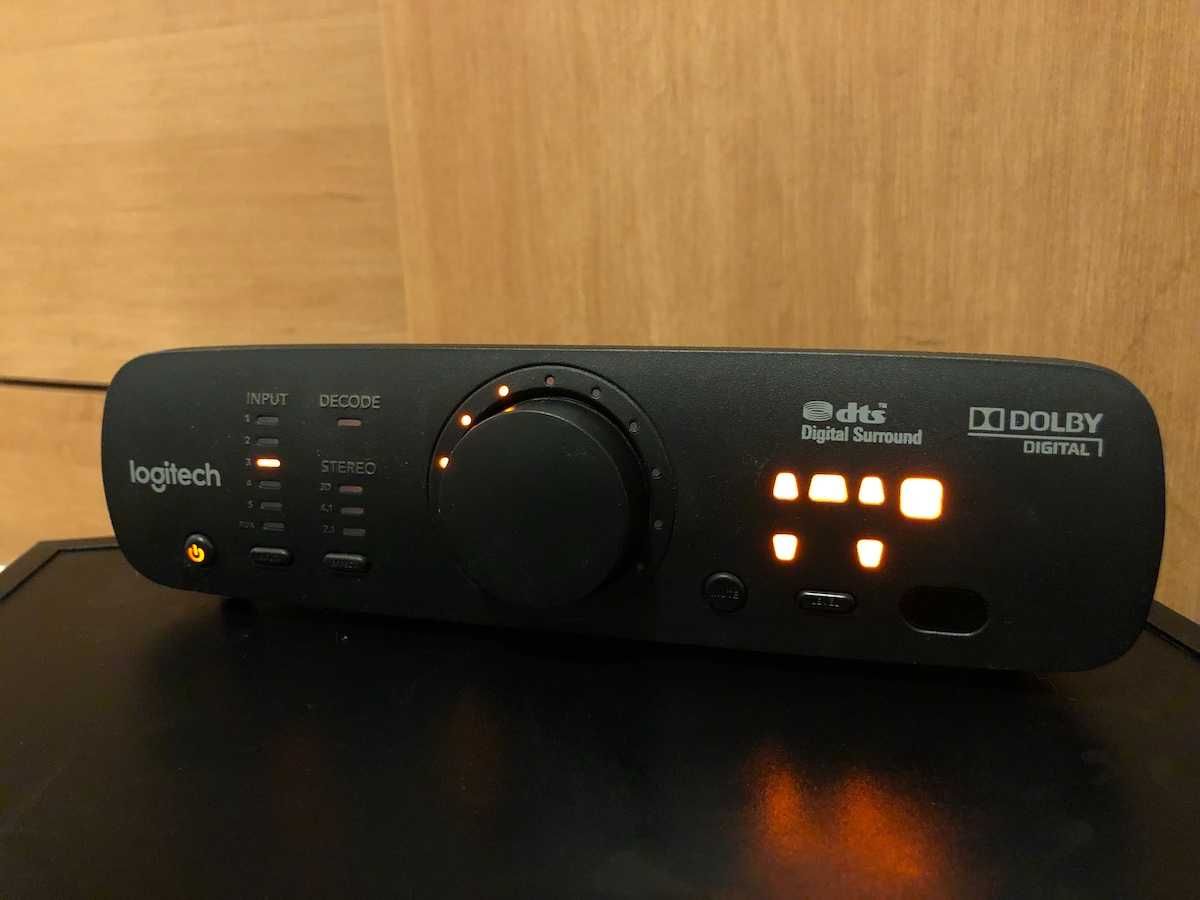 Colunas Logitech Z906