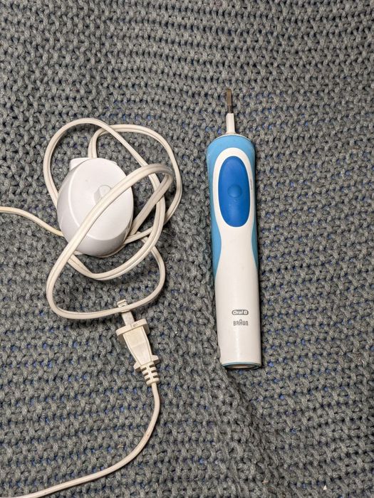 Електрична зубна шітка Браун Oral-B Braun