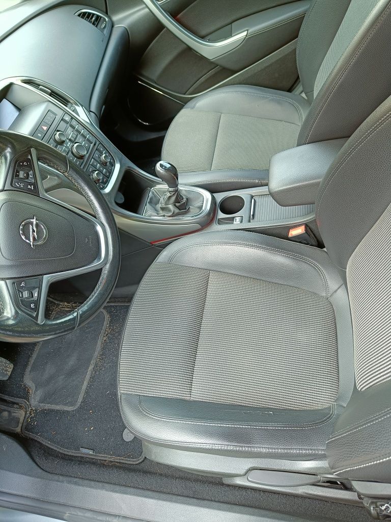 Opel Astra J ST 2.0CDTI