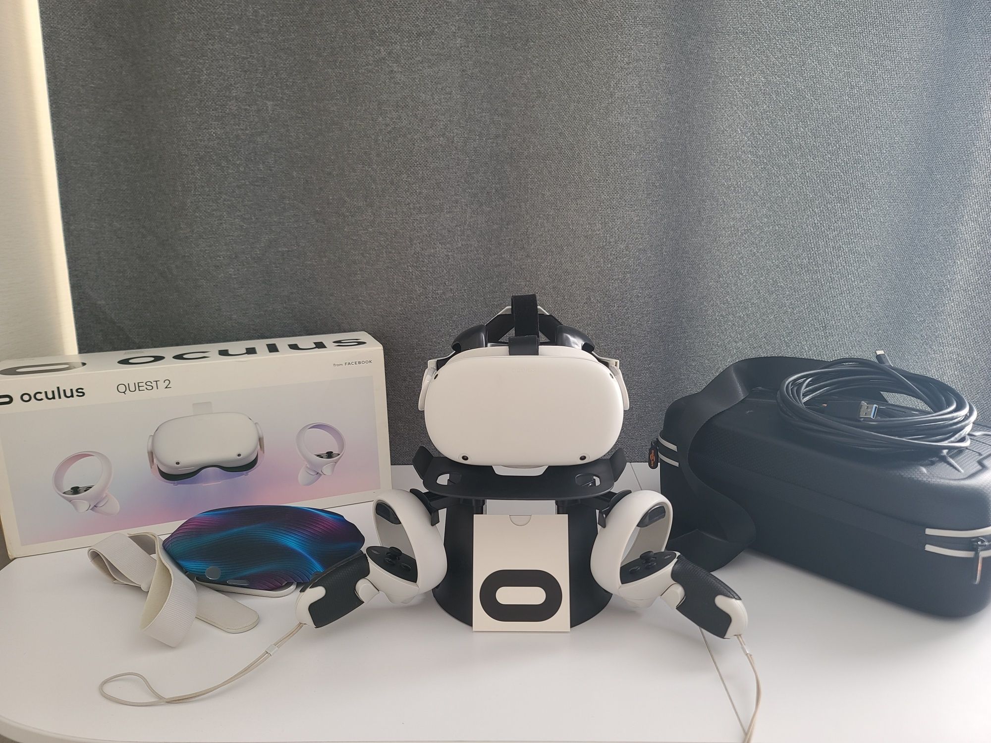 Oculus Quest + кейс та підставка