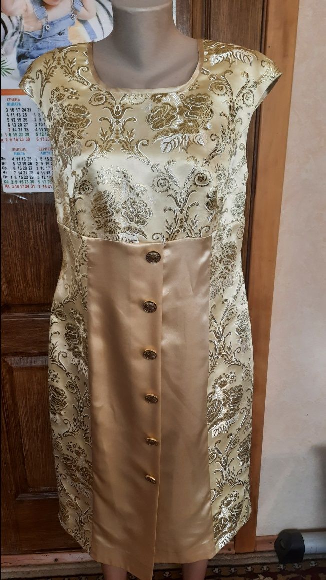 Костюм нарядный 48 р,50 р ,52 р
