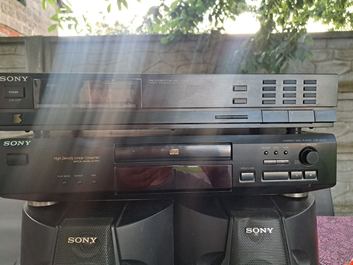 Amplituner + CD + dwie kolumny. Wszystko SONY.