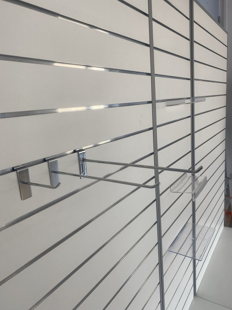 Półka z plexi, haczyk pojedynczy w systemie space wall 25x10 1 szt.