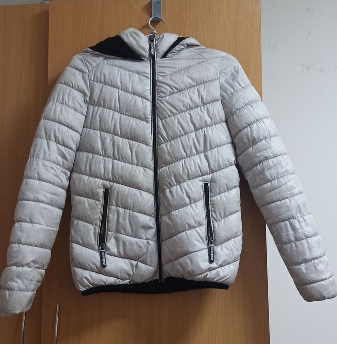 Жіноча куртка-пуховик сіра Zhinocha kurtka-pukhovyk sira