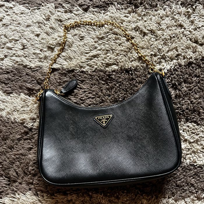 Сумка Prada re-edition leather handbag