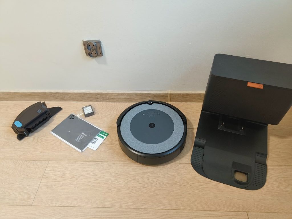 I Robot Roomba i5+ mop, odkurzacz, stacja