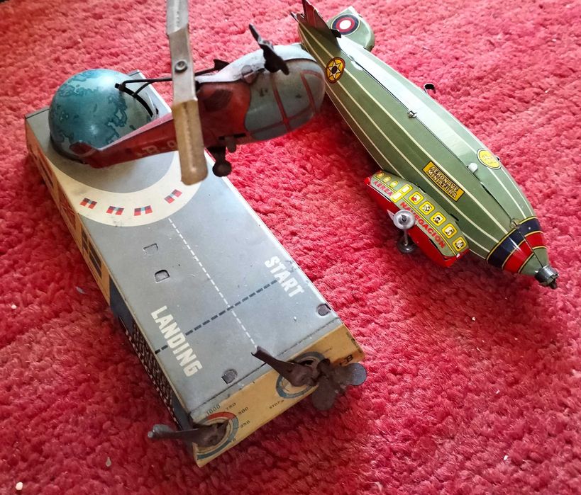 Brinquedos de lata: Helicóptero, Zepelim, Locomotivas, Carros