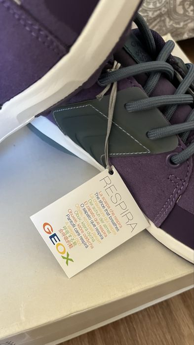 Ténis da Geox roxos e azuis