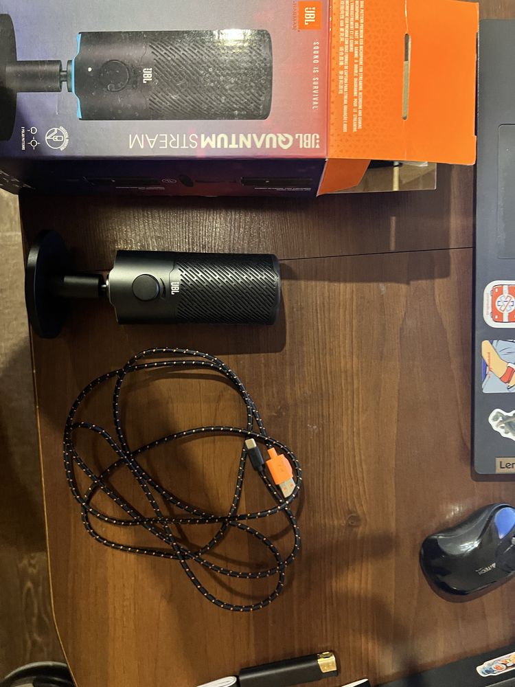 Микрофон JBL Quantum Stream новий
