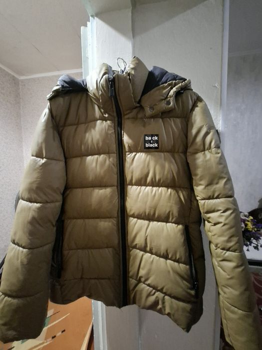 Тепла. Легка та зручна зимова курточка.