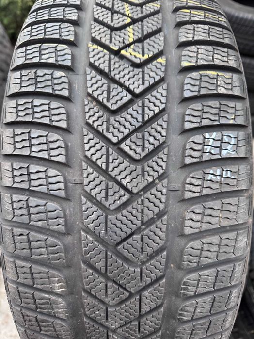 Шини PIRELLI 255/45 R19 104W, Sottozero 3, зимова резина