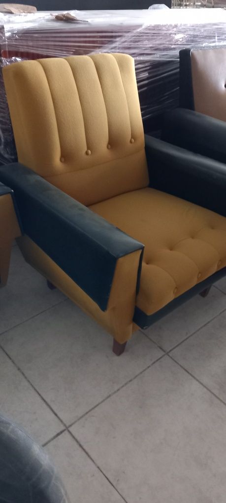 Sofas anos 60 em napa e tecido