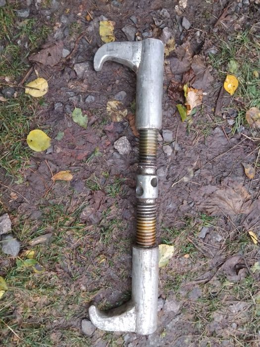 Стяжка( знімач) гусенець