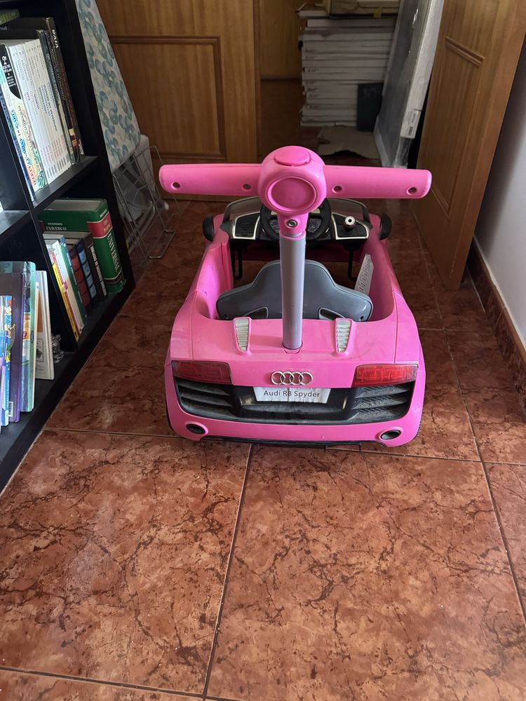 Vendo carrinho bebe audi rosa