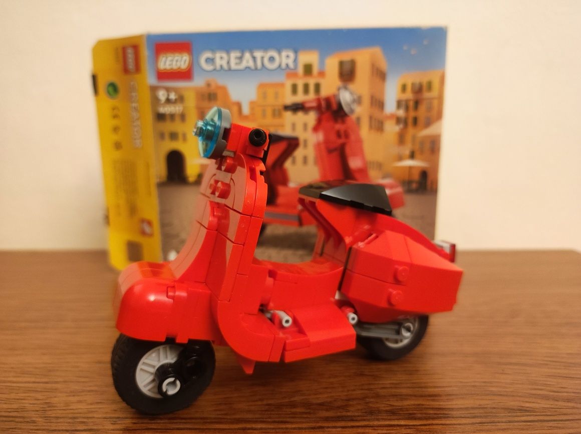 LEGO Vespa 40517.     01