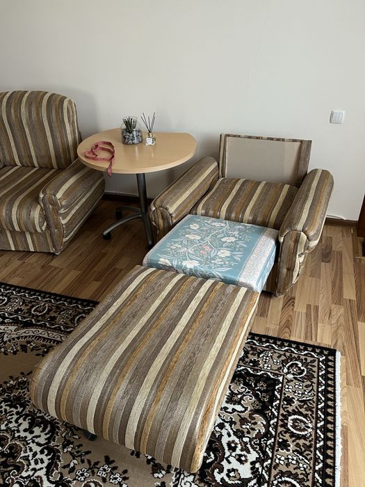 Розкладні мʼягкі крісла + пуфи + стіл