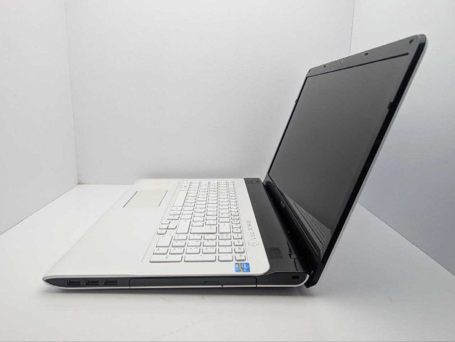 SONY SVE-171G12M I3-3120M Ram:8gb HDD:500Gb Intel HD Graphics 17.3