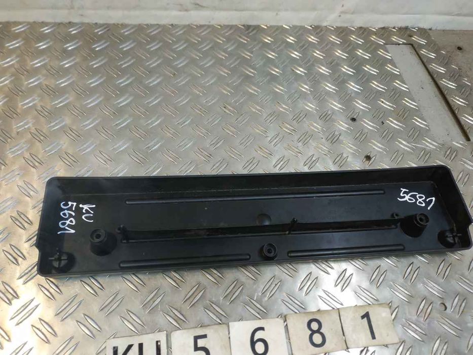 Jaguar I-Pace 18- подіум номерного знака перед KU5681 J9D313413B