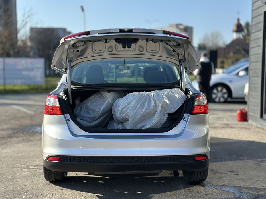 FORD FOCUS 2012 року, 2.0 бензин, автомат, передній привід.
