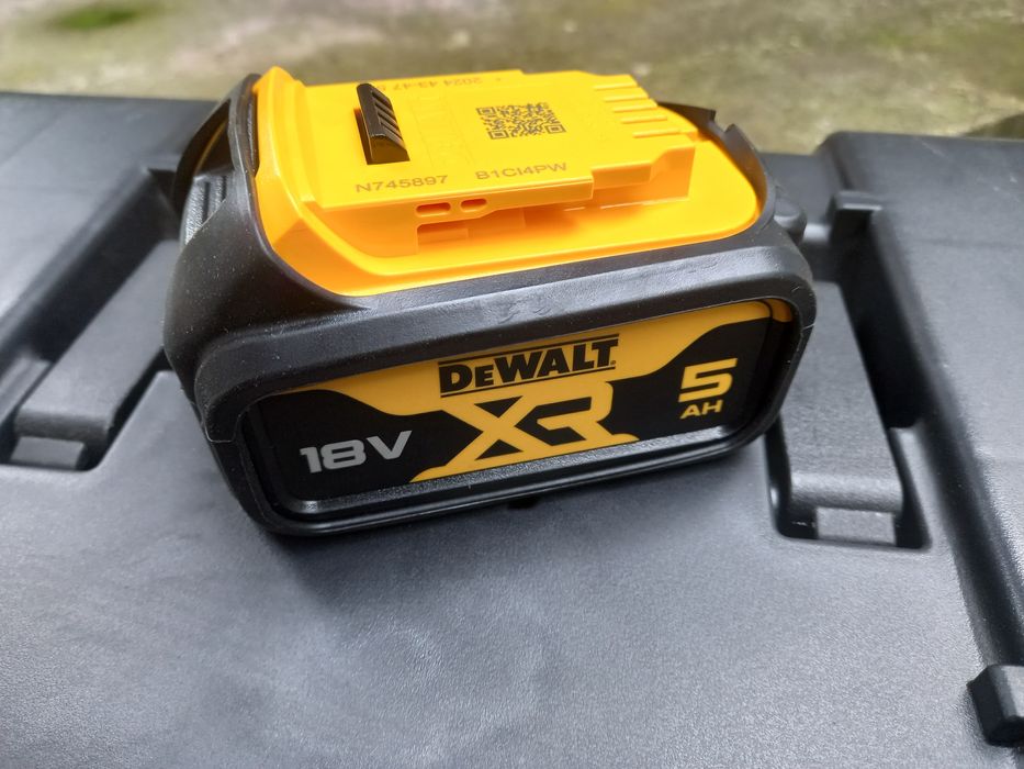 Guma ochronna DeWalt na baterie