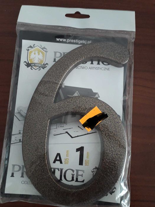 Numer domu na dom 6/9 cyfra elewacyjna