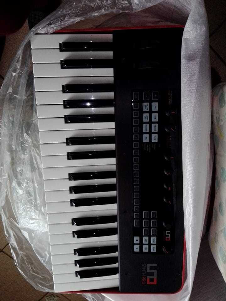 Super pechincha 2 teclados korg opsix + uno synts pro + garantia
