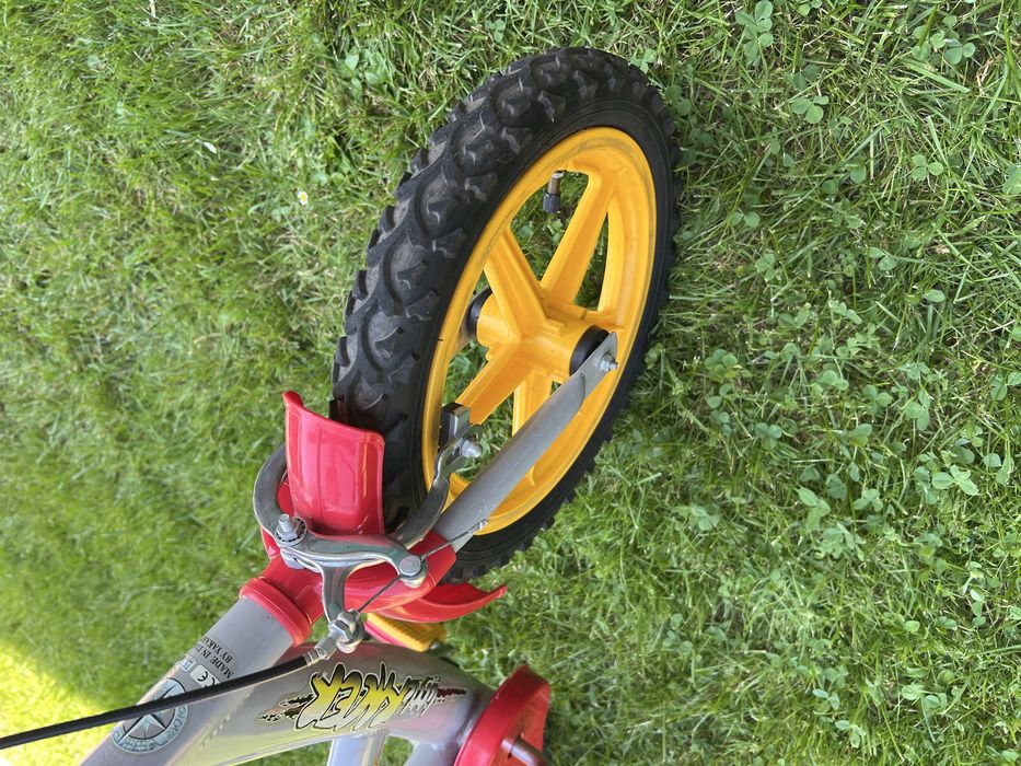 Rowerek z bocznymi kółkami