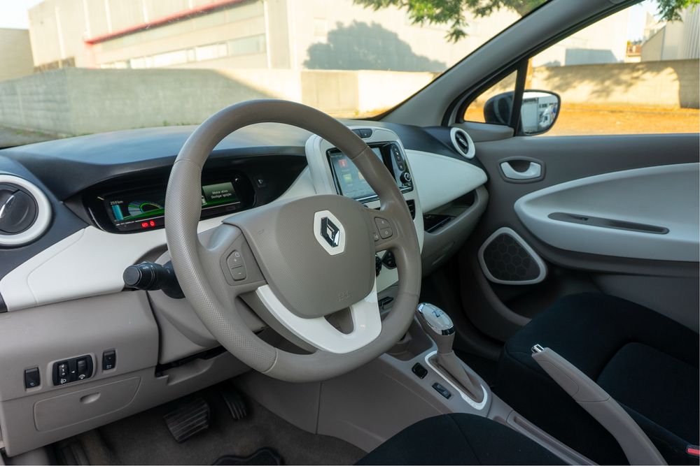 RENAULT ZOE LIFE 41 kWh C/IVA DEDUTIVEL C/ BATERIAS PROPRIAS