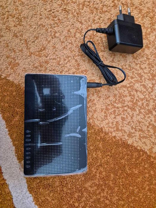 Equipamentos de rede: Router e Hub USB TP-Link, e Switch Tenda