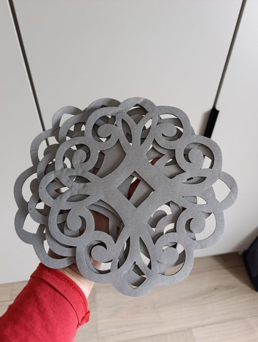 Firana z zasłonami i dekoracjami