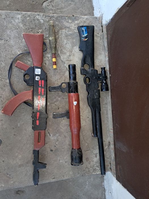 Іграшкова зброя дерев'яна