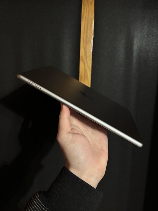 Apple iPad 6 32  Wi-Fi  Планшет