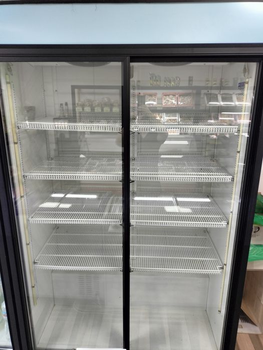 Продам Холодильники и холодильник витрини