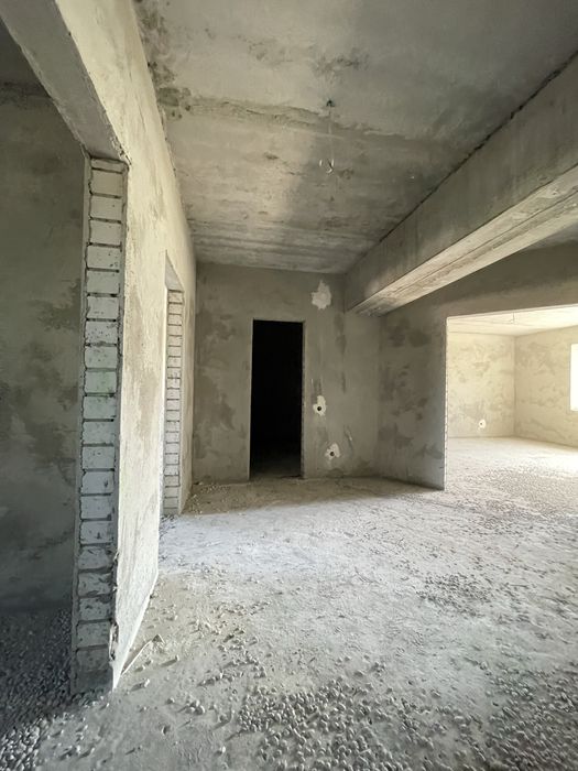 Продаю 3к .кв. новострой в центре Садовая