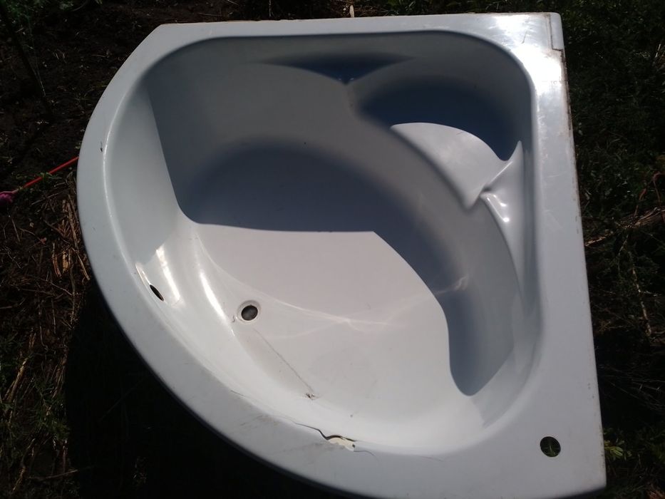 Ванная угловая акриловая.