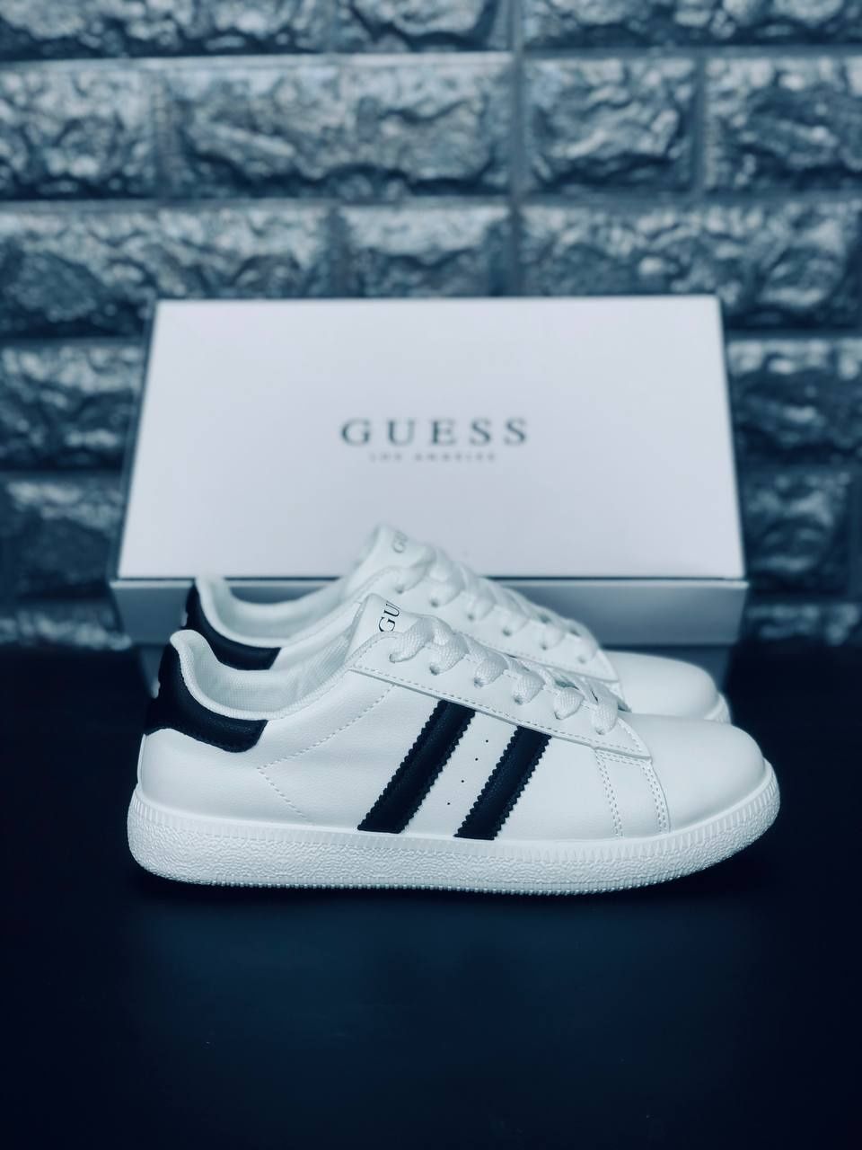 Женские кроссовки guess белые кожаные кеды супер удобные
