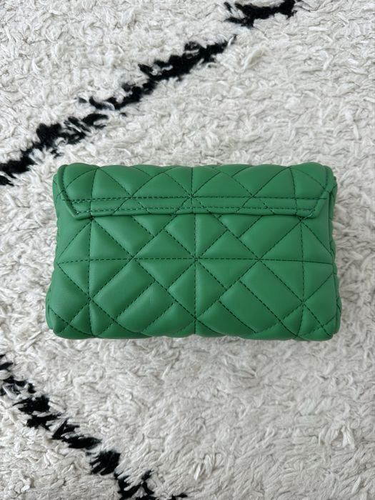 Carteira acolchoada verde ZARA