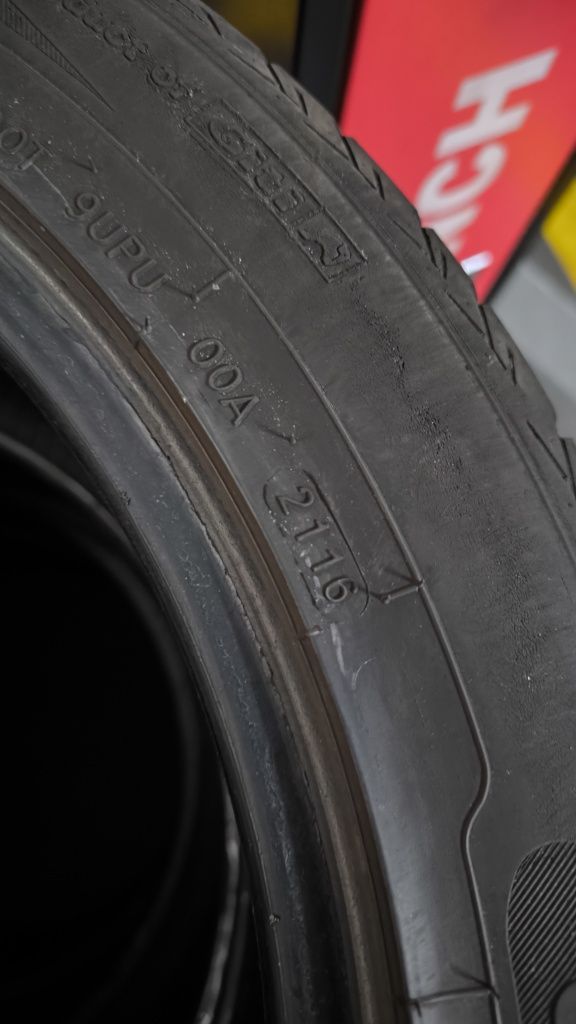 2  pneus 235/45/17 (30€ para todos) Porto