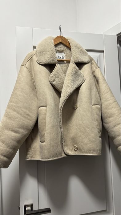 Дублянка Zara в кольорі беж