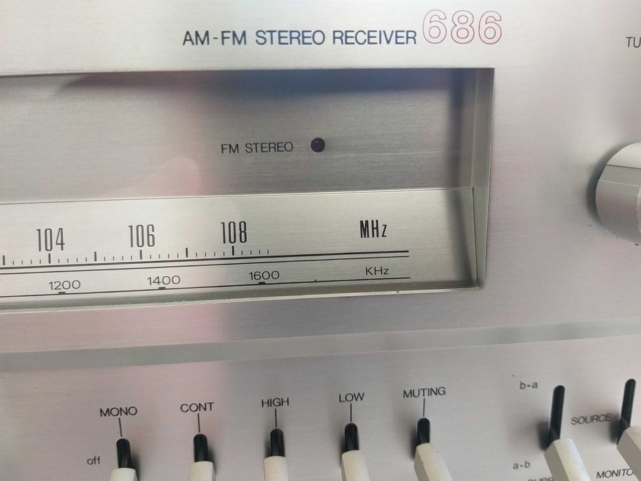 Amplituner Philips AH-686