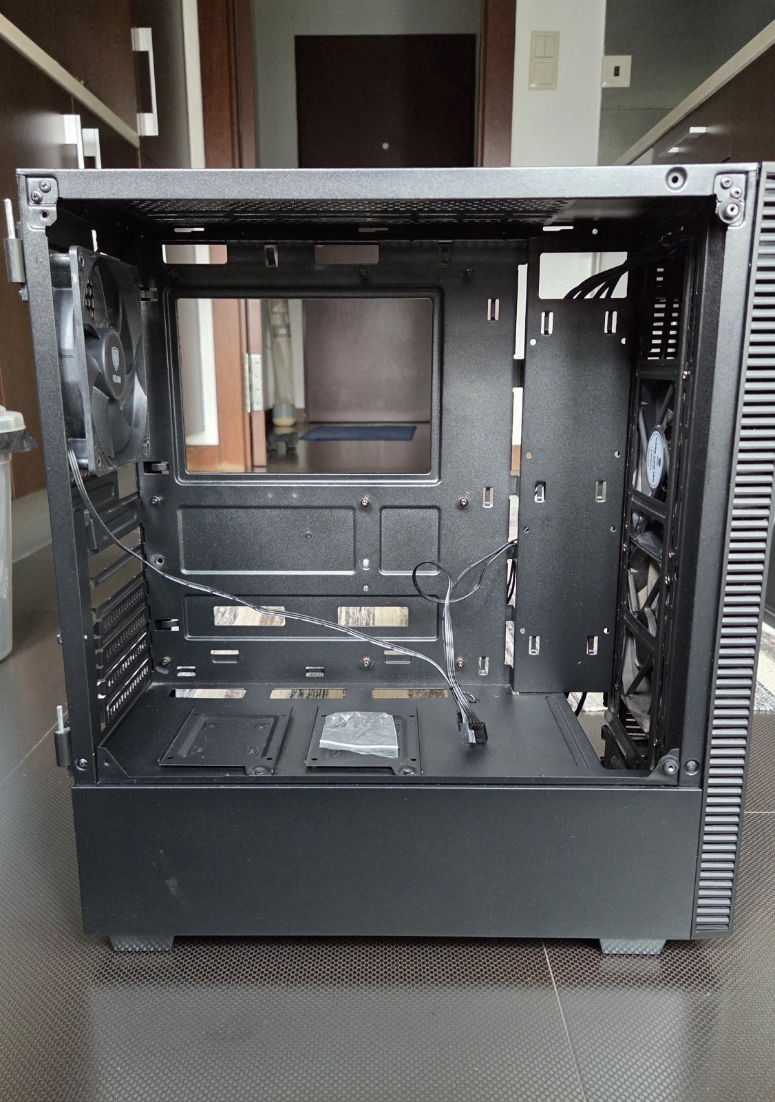 Caixa ATX Kolink Castle Vidro Temperado Preta