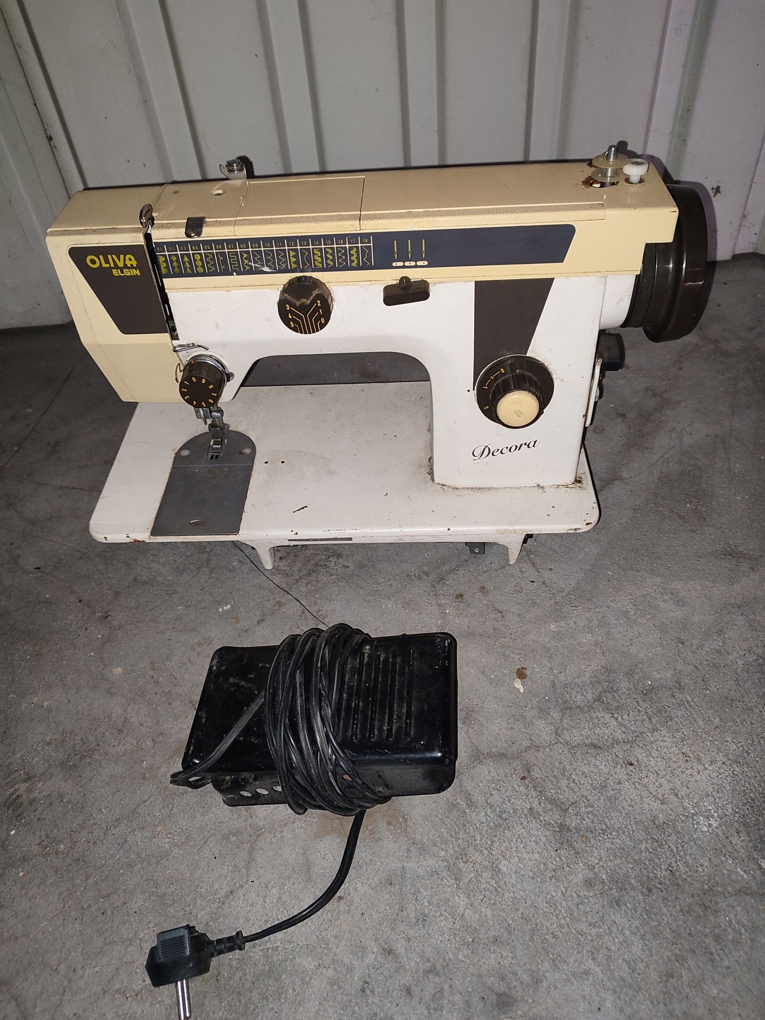 Máquina de Costura com pedal