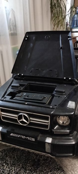 Дитячий електромобіль