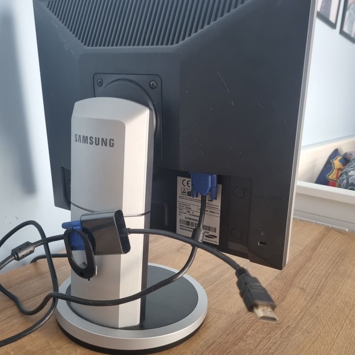 Monitor Samsung  plus przejściówka HDMI