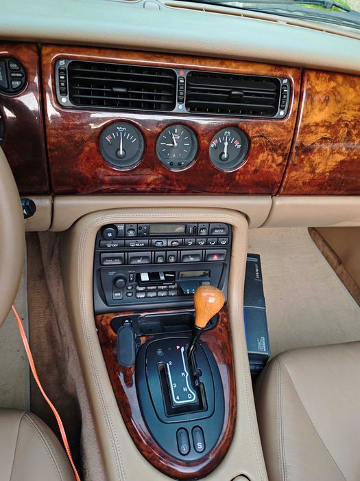 JAGUAR XK8 CABRIOLET COR VERDE