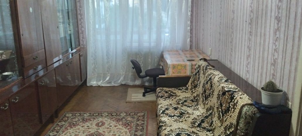 Сдам долгосрочно двухкомнатную квартиру .