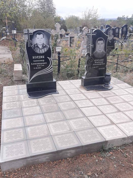 Гранітні памʼятники